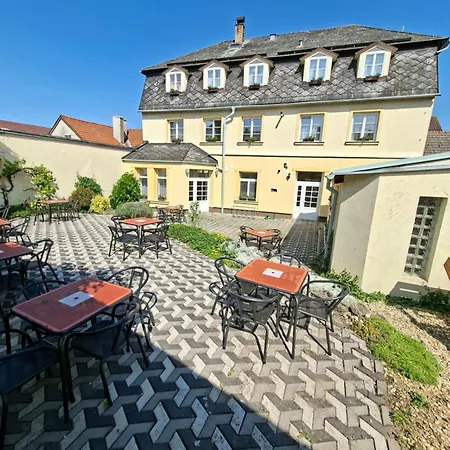 阿尔斯特酒店 3* Jevíčko